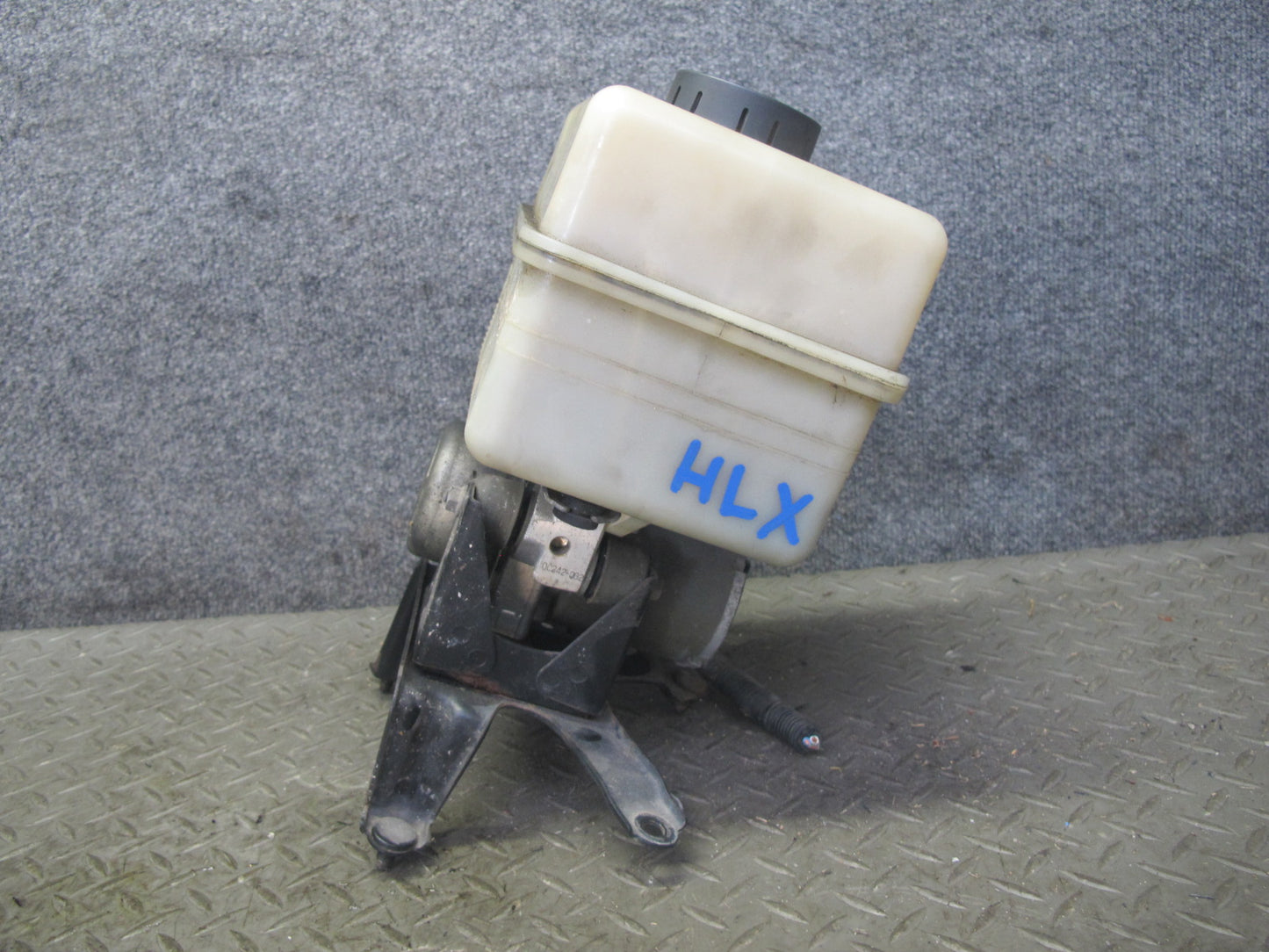 2003-2007 Lexus UZJ100L LX470 Air Ride Suspension Height Pump Motor w Reservoir