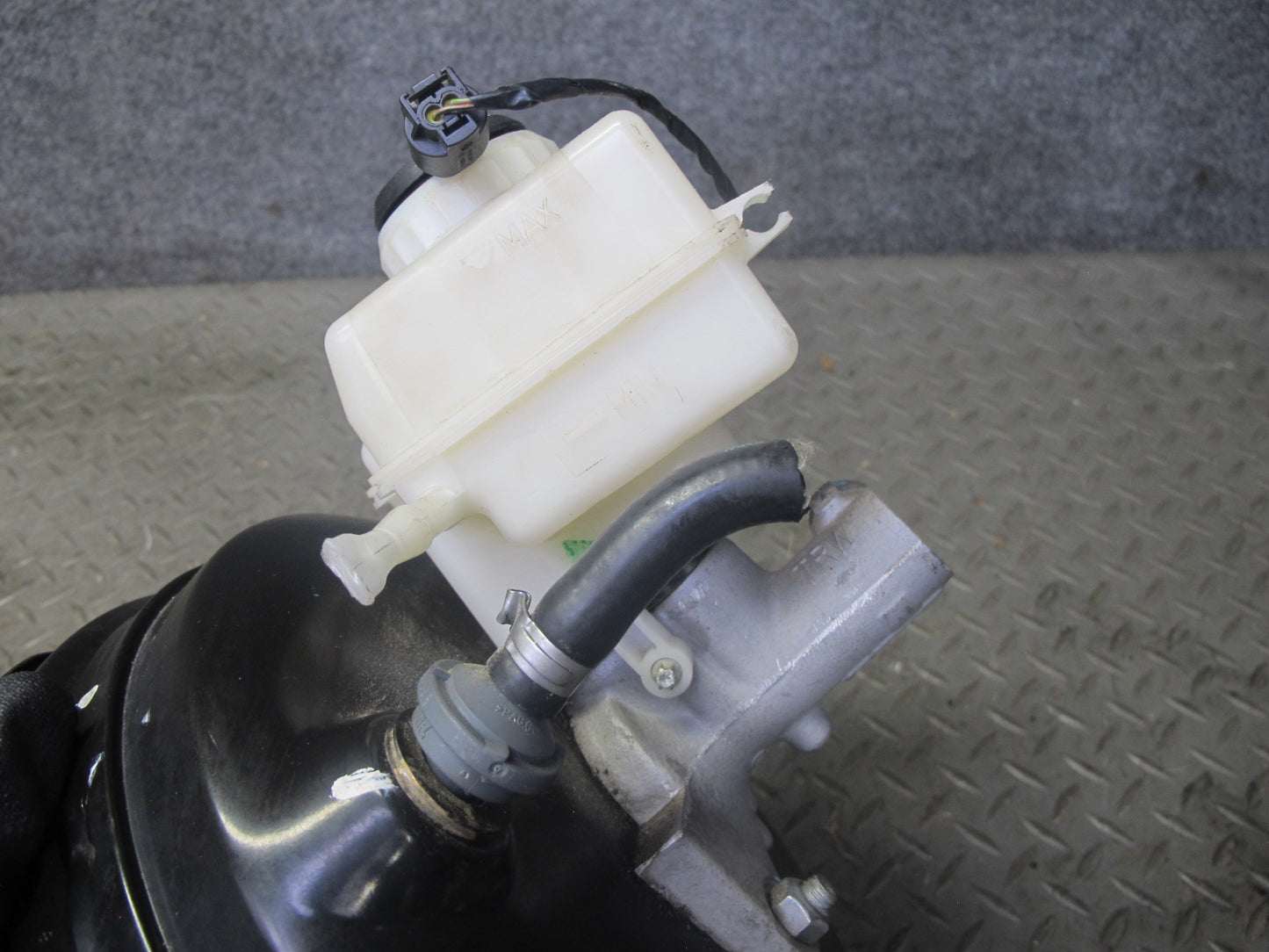 2007-2013 BMW E70 E71 E72 Brake Master Cylinder Booster Fluid Reservoir