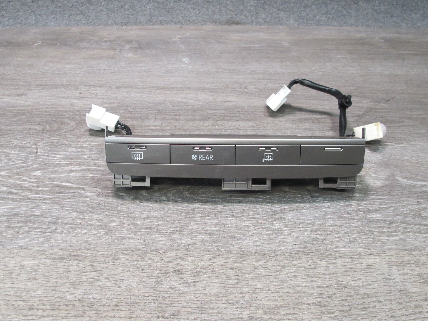 2003-2004 Lexus UZJ100L LX470 Heater Window Defrost Control Switch 55912-60180