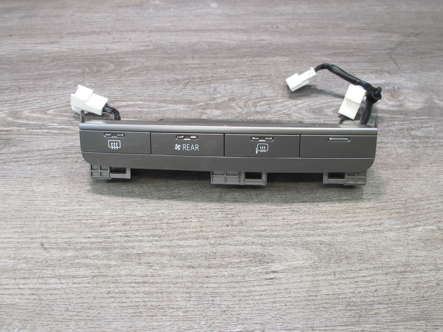 2003-2004 Lexus UZJ100L LX470 Heater Window Defrost Control Switch 55912-60180