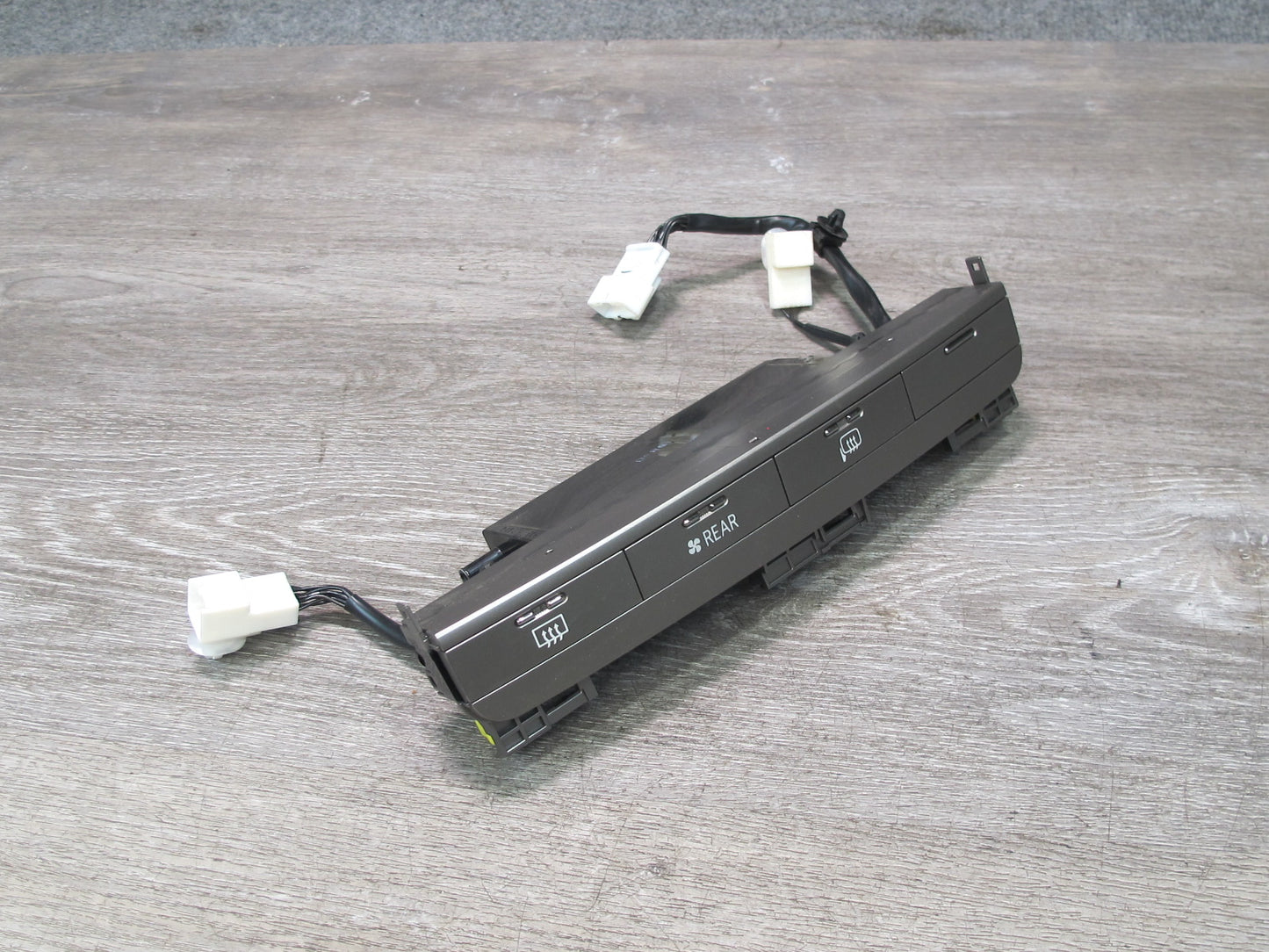 2003-2004 Lexus UZJ100L LX470 Heater Window Defrost Control Switch 55912-60180