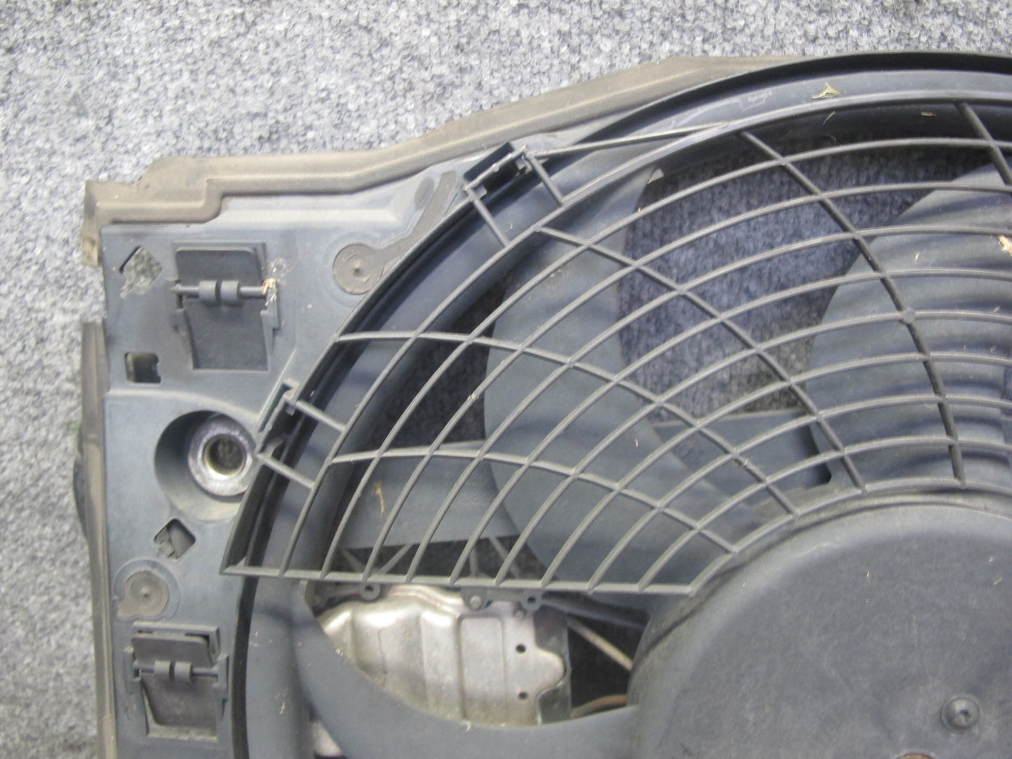 01-06 BMW E46 330i 330Ci M54 Engine Cooling Fan Motor Shroud OEM