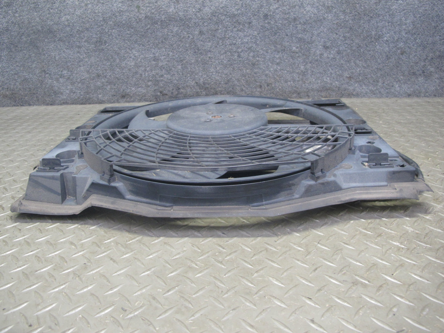 01-06 BMW E46 330i 330Ci M54 Engine Cooling Fan Motor Shroud OEM