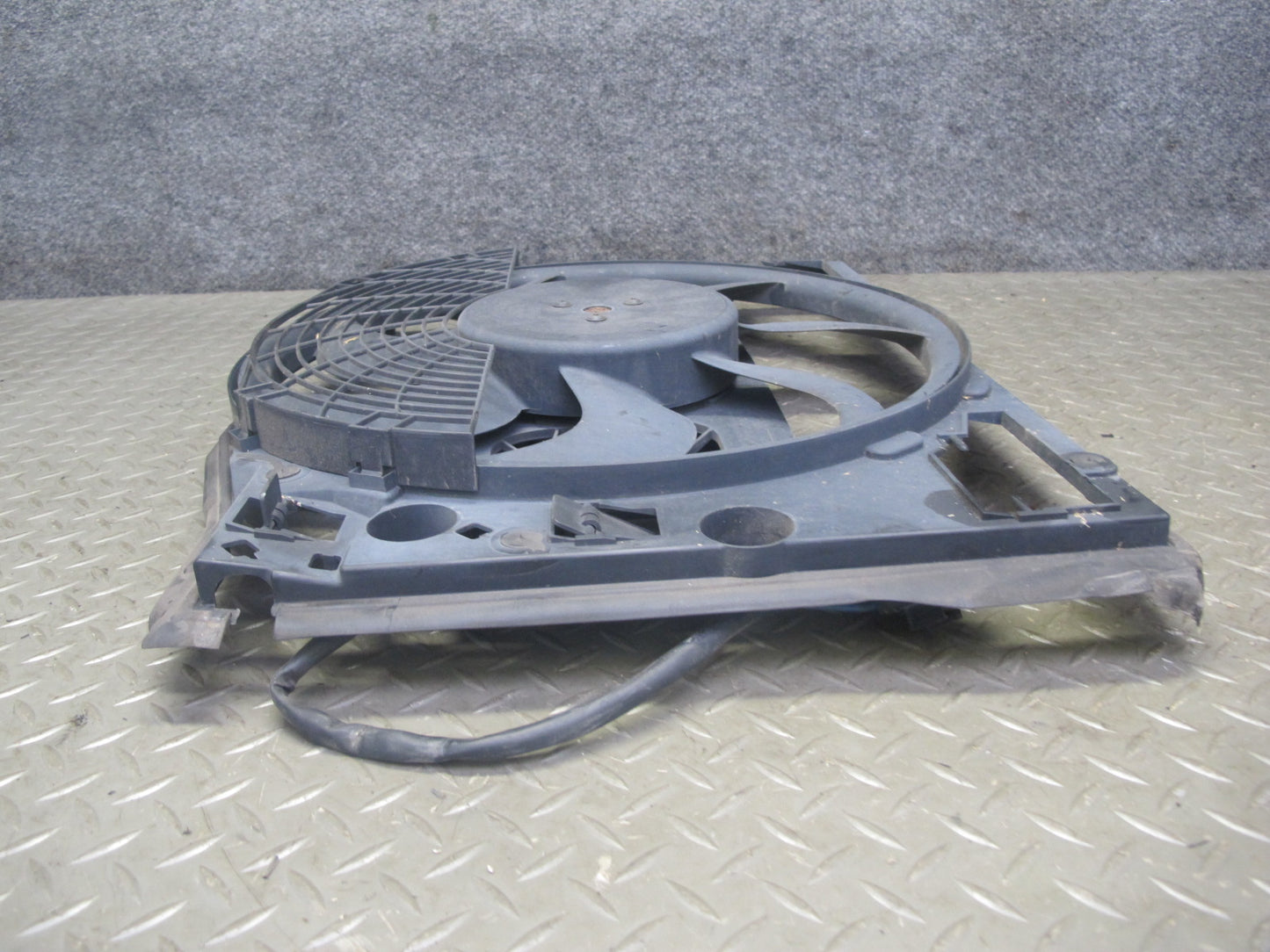 01-06 BMW E46 330i 330Ci M54 Engine Cooling Fan Motor Shroud OEM