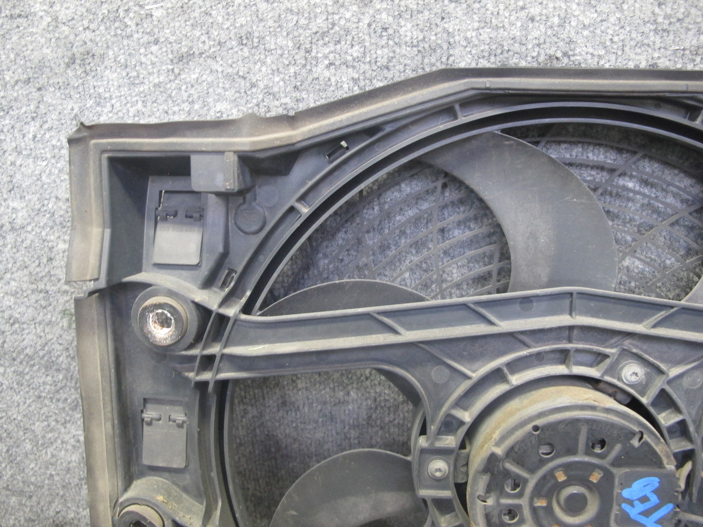 01-06 BMW E46 330i 330Ci M54 Engine Cooling Fan Motor Shroud OEM