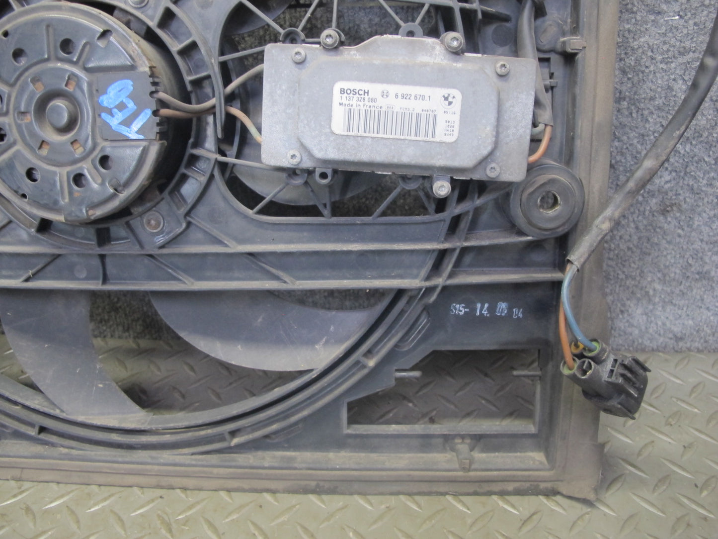 01-06 BMW E46 330i 330Ci M54 Engine Cooling Fan Motor Shroud OEM