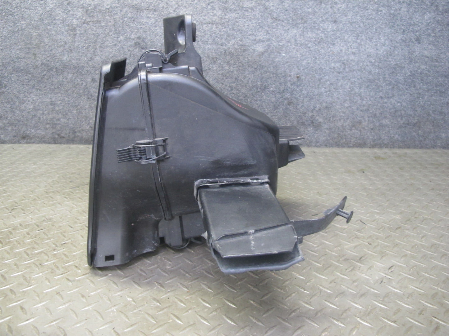 03-06 BMW E46 330i 330Ci M54 Air Intake Cleaner Filter Box w MAF Sensor OEM