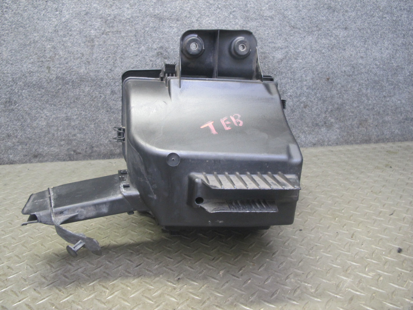 03-06 BMW E46 330i 330Ci M54 Air Intake Cleaner Filter Box w MAF Sensor OEM
