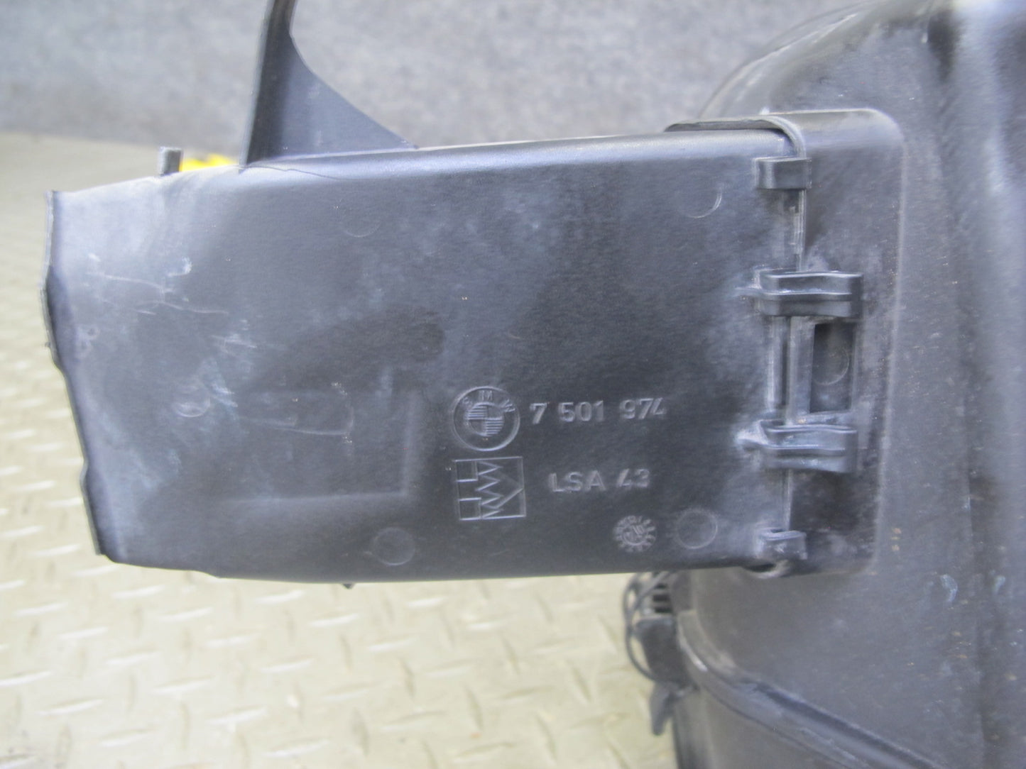 03-06 BMW E46 330i 330Ci M54 Air Intake Cleaner Filter Box w MAF Sensor OEM
