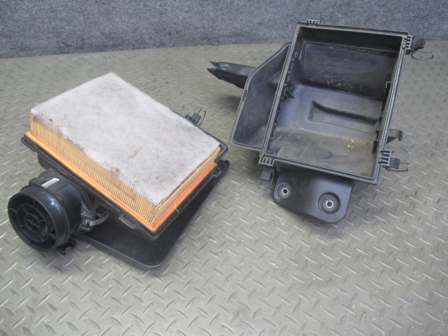 03-06 BMW E46 330i 330Ci M54 Air Intake Cleaner Filter Box w MAF Sensor OEM