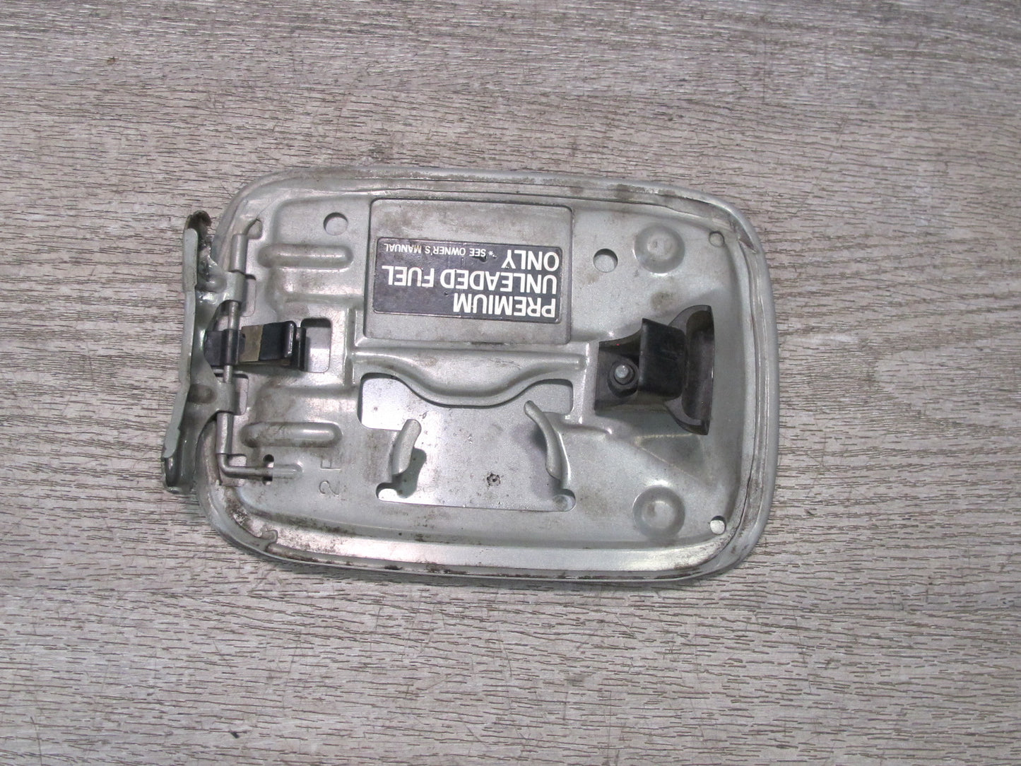 98-05 Lexus JZS160L GS400 GS430 GS300 Fuel Tank Filler Door Lid Cover Silver OEM