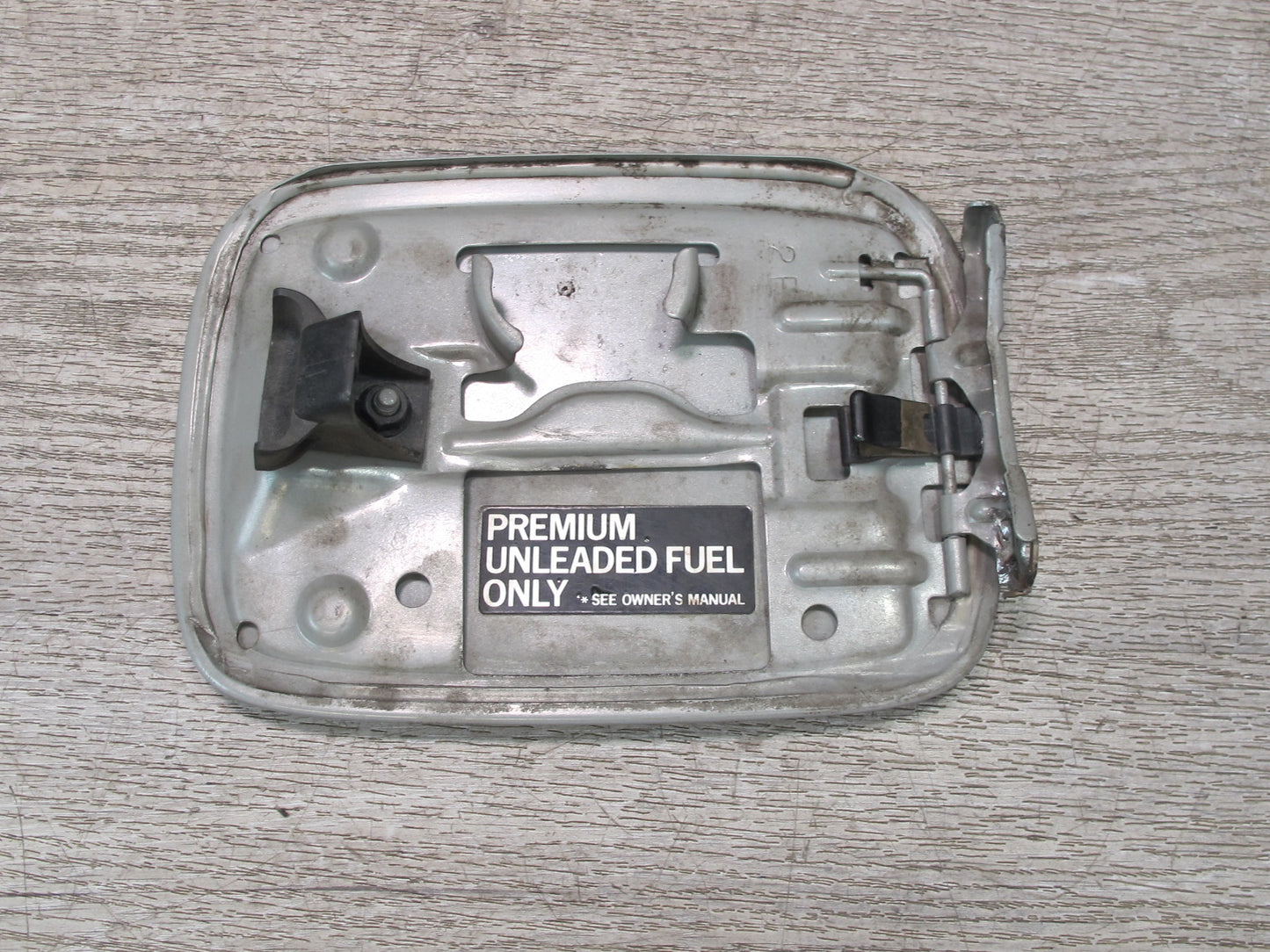 98-05 Lexus JZS160L GS400 GS430 GS300 Fuel Tank Filler Door Lid Cover Silver OEM