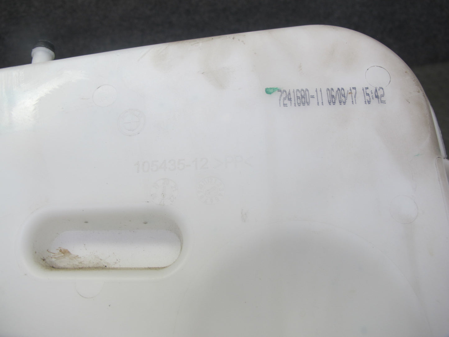 14-16 BMW F30 F32 F33 F34 Windshield Washer Fluid Reservoir Tank w Pump 7241680