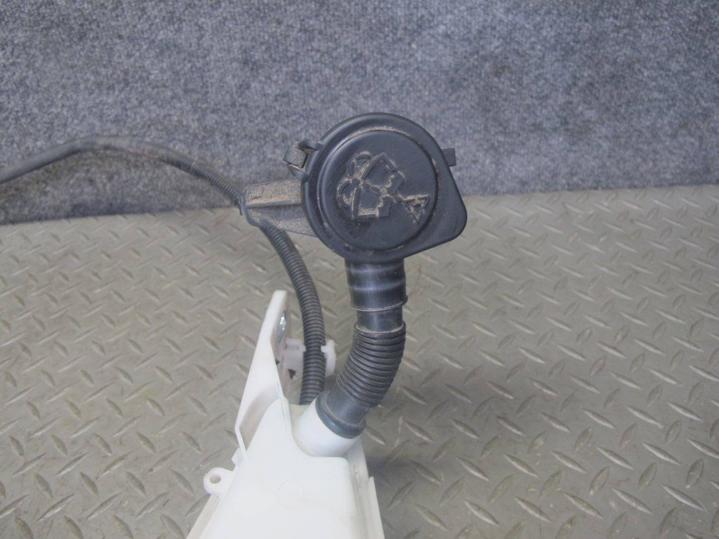 14-16 BMW F30 F32 F33 F34 Windshield Washer Fluid Reservoir Tank w Pump 7241680