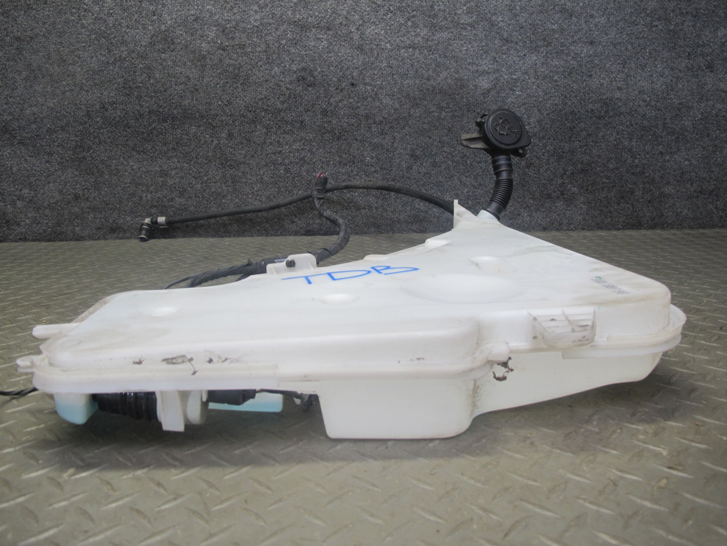 14-16 BMW F30 F32 F33 F34 Windshield Washer Fluid Reservoir Tank w Pump 7241680