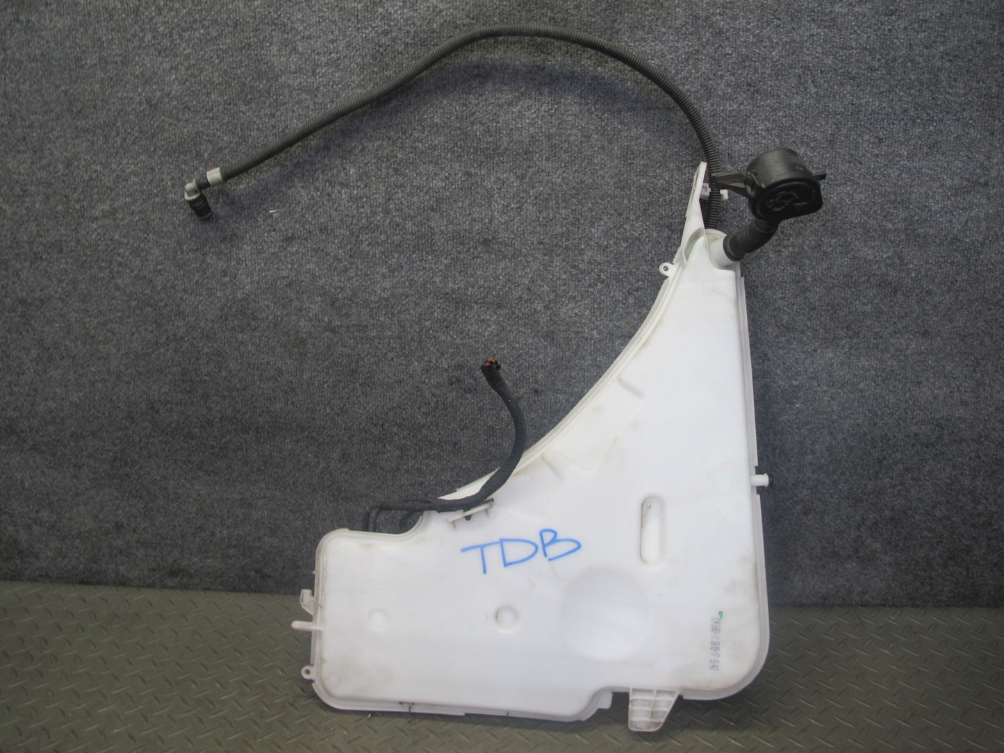 14-16 BMW F30 F32 F33 F34 Windshield Washer Fluid Reservoir Tank w Pump 7241680