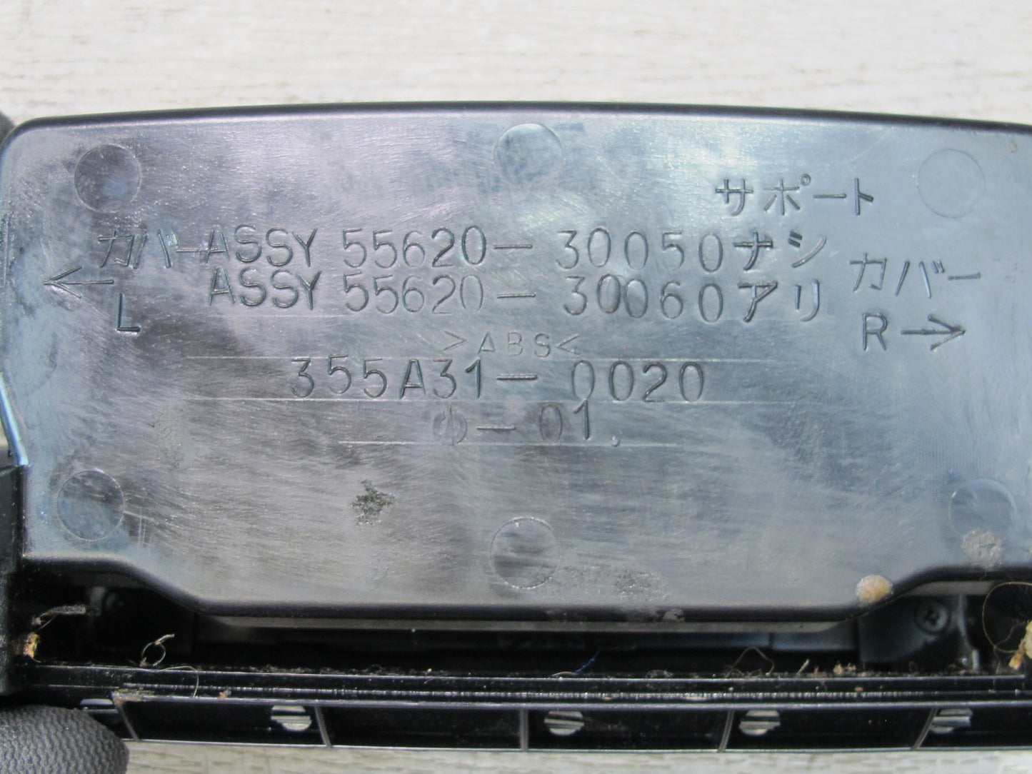 98-05 Lexus JZS160L GS400 GS430 GS300 Center Console CUP Holder 55620-30050 OEM