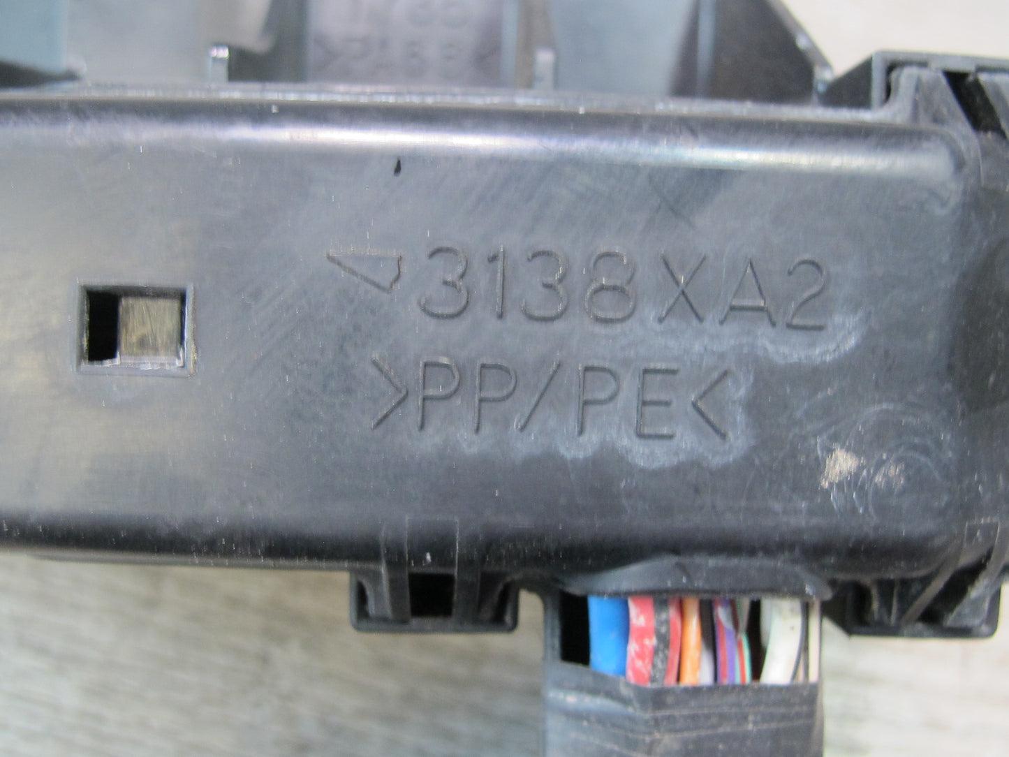 98-00 Lexus GS300 JZS160L Underhood Fuse Relay Box 3138XA2 OEM