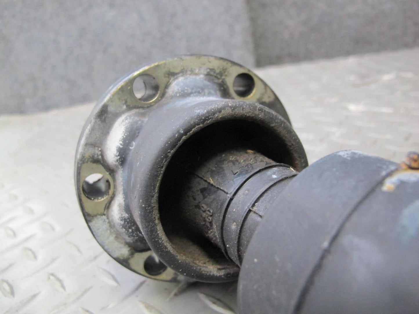 04-06 BMW E46 330i 330Ci RWD A/T Auto Transmission Driveshaft Drive Shaft OEM