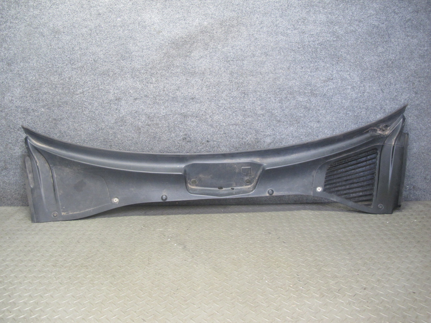 2003-2006 Porsche Cayenne 955 Front Windshield Wiper Cowl Trim Panel 7L5819403E