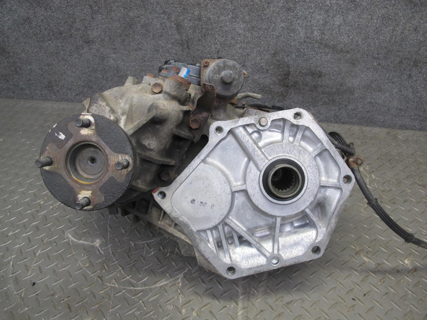2003-2005 Lexus UZJ100L LX470 Transmission Transfer Case Box w Motor
