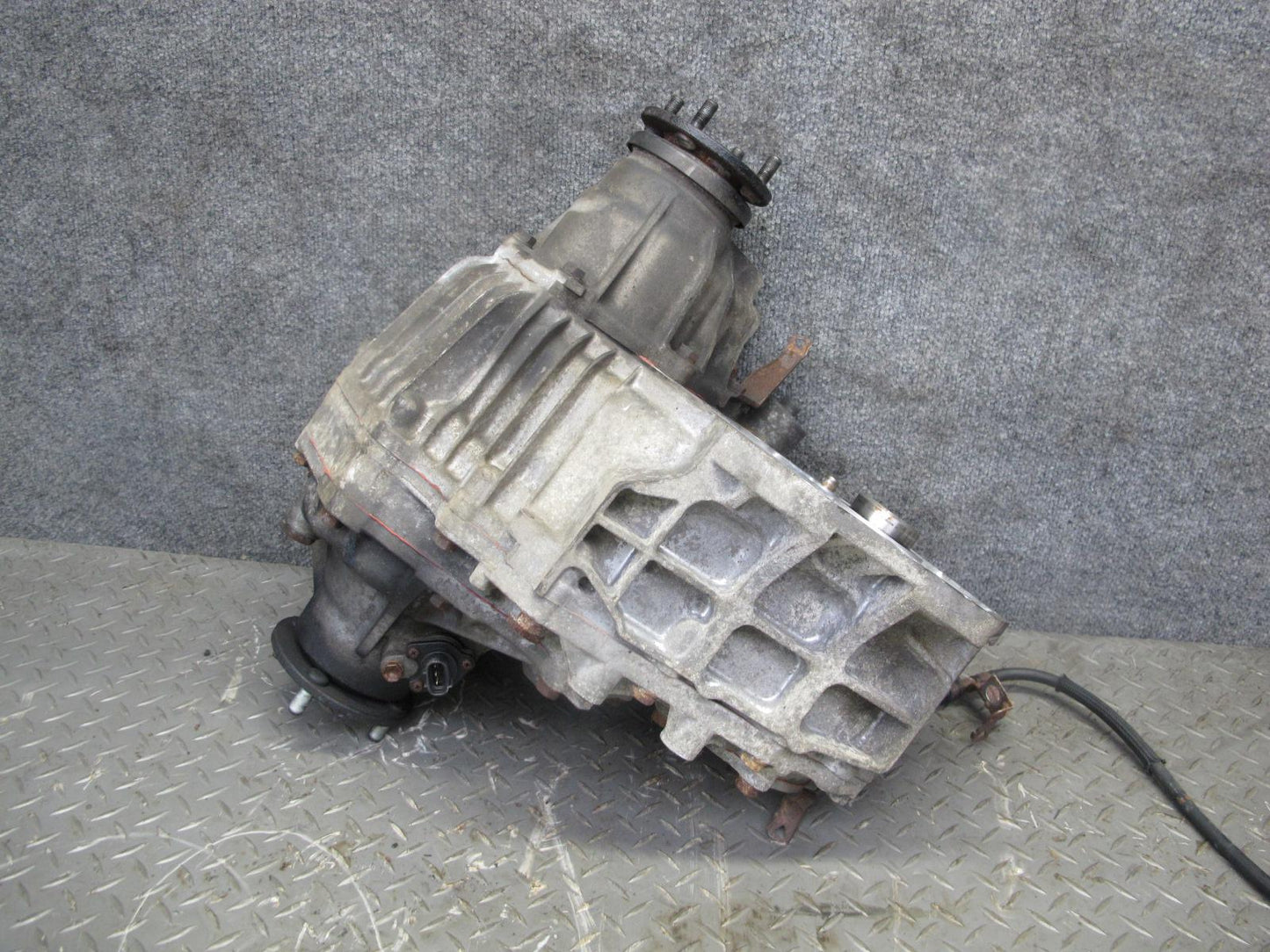 2003-2005 Lexus UZJ100L LX470 Transmission Transfer Case Box w Motor