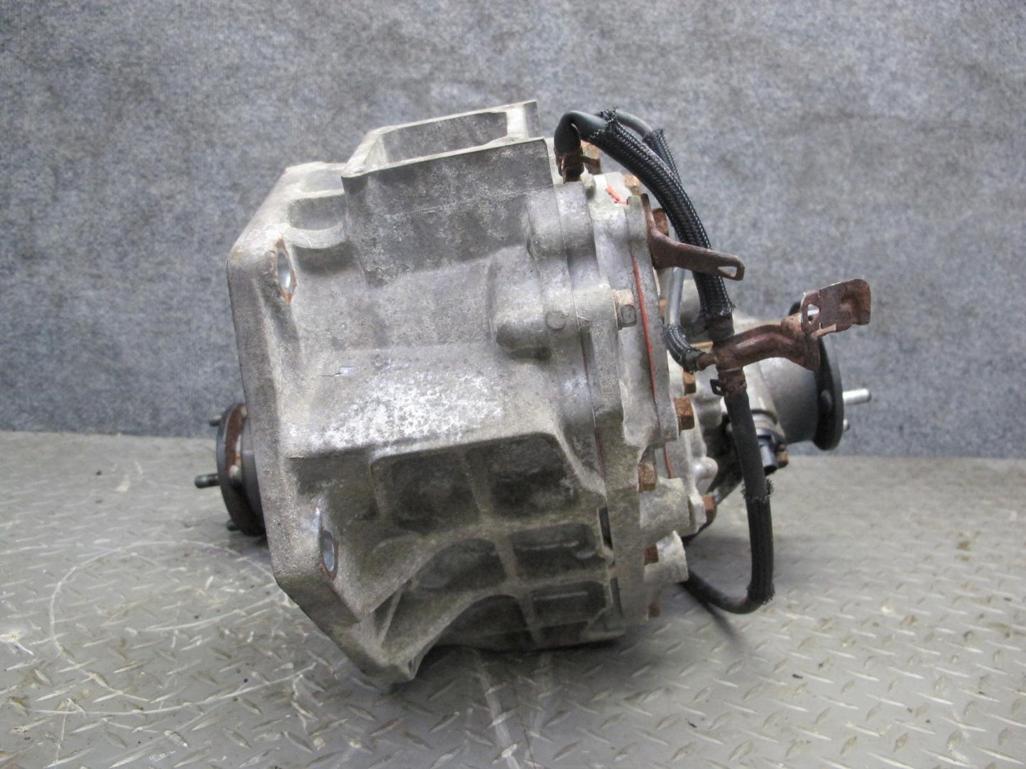 2003-2005 Lexus UZJ100L LX470 Transmission Transfer Case Box w Motor