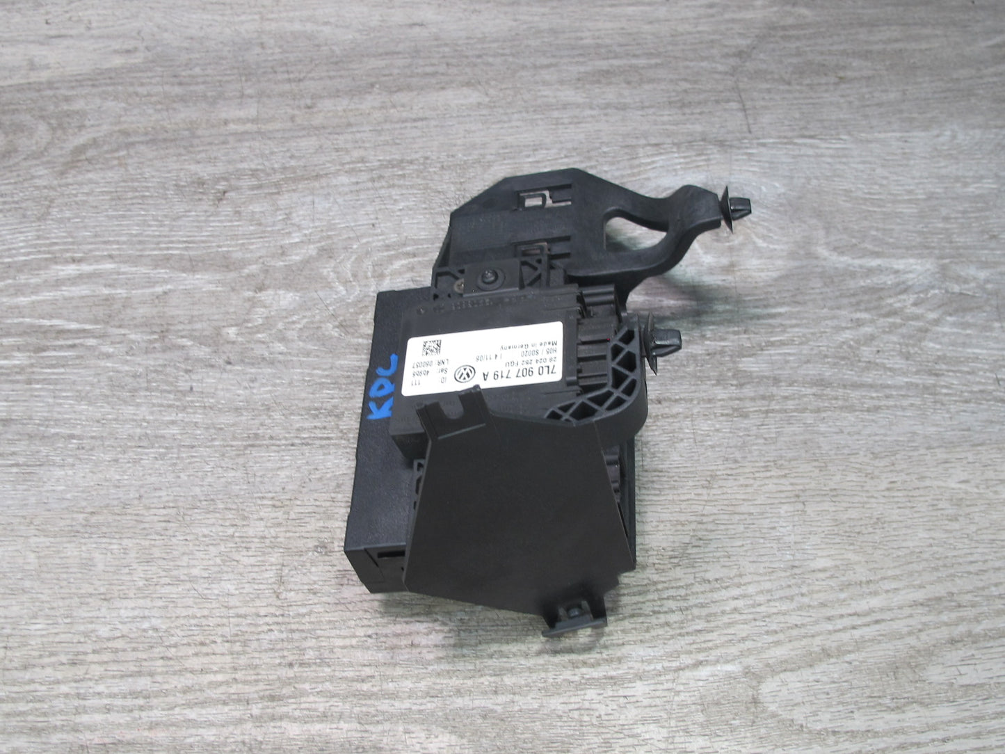 2003-2006 Porsche Cayenne 955 Theft Alarm Locking Control Module 7L0907719A
