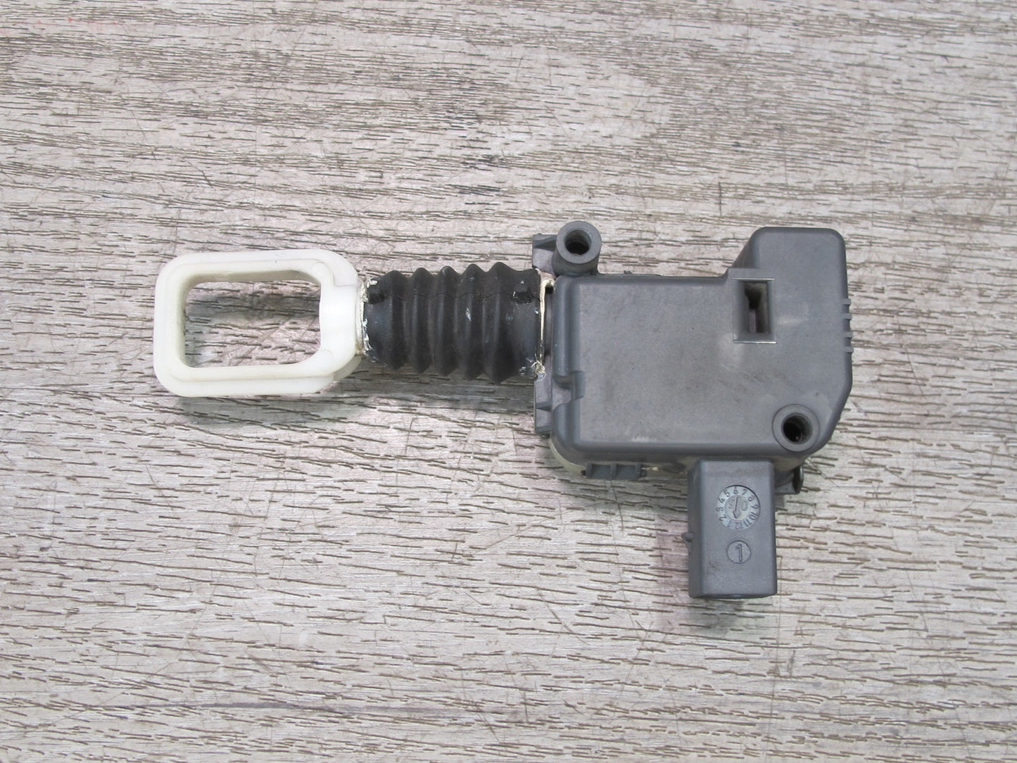 2005-2012 Porsche 911 997 Rear Trunk Lid Lock Latch Actuator