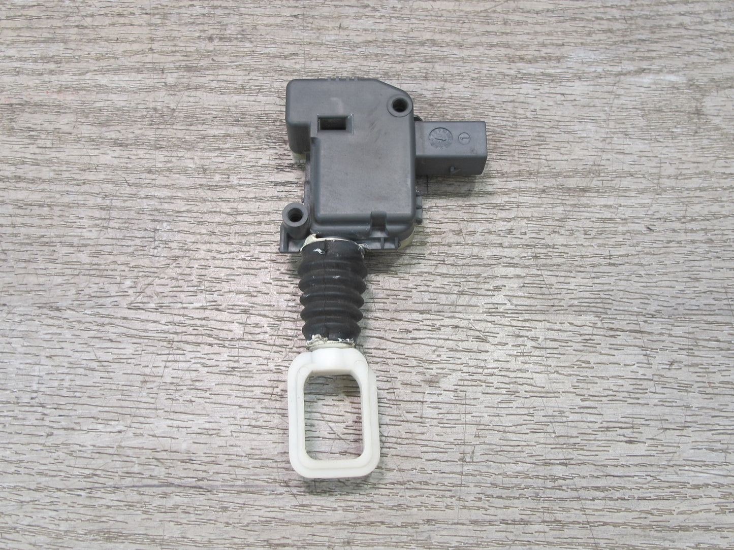 2005-2012 Porsche 911 997 Rear Trunk Lid Lock Latch Actuator
