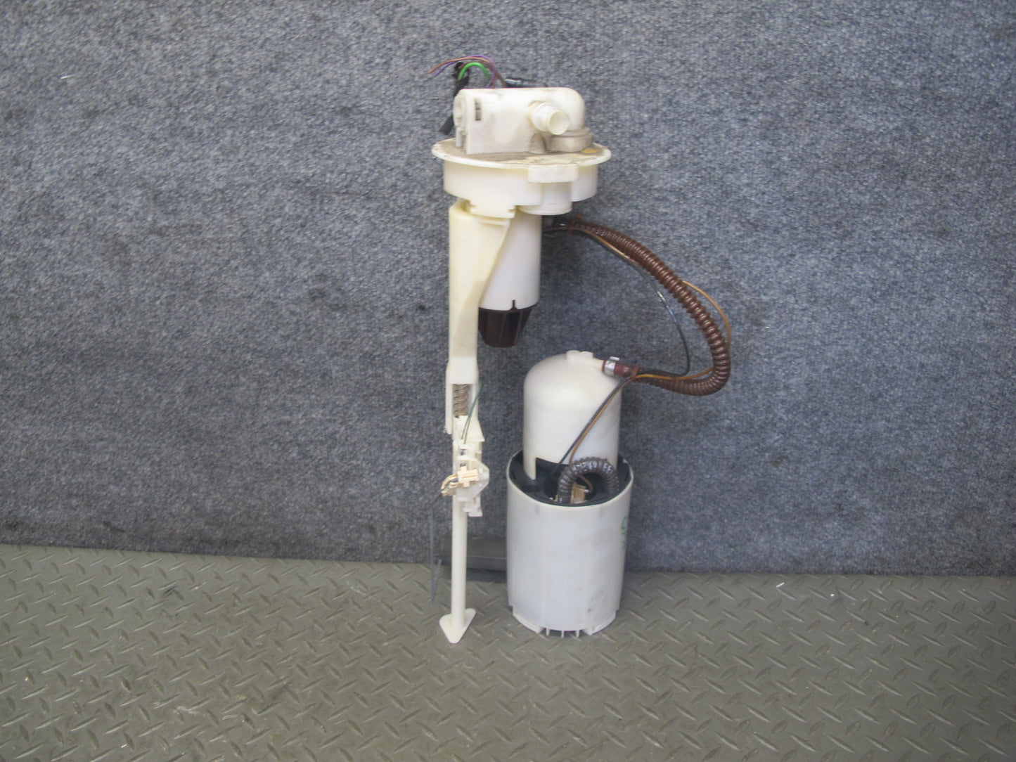 2005-2008 Porsche 911 997 Fuel Pump Level Sensor Sending Unit Assembly