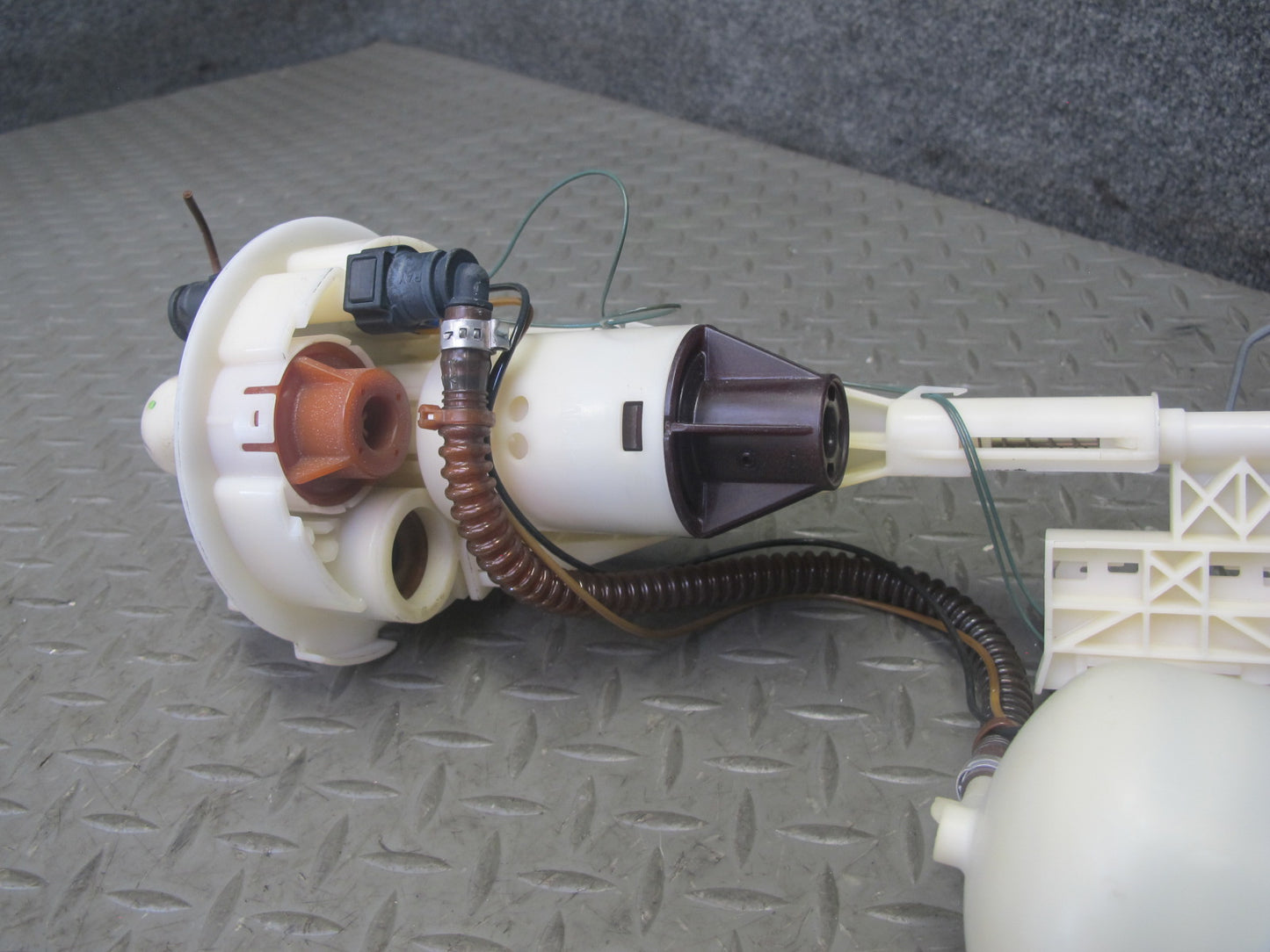 2005-2008 Porsche 911 997 Fuel Pump Level Sensor Sending Unit Assembly