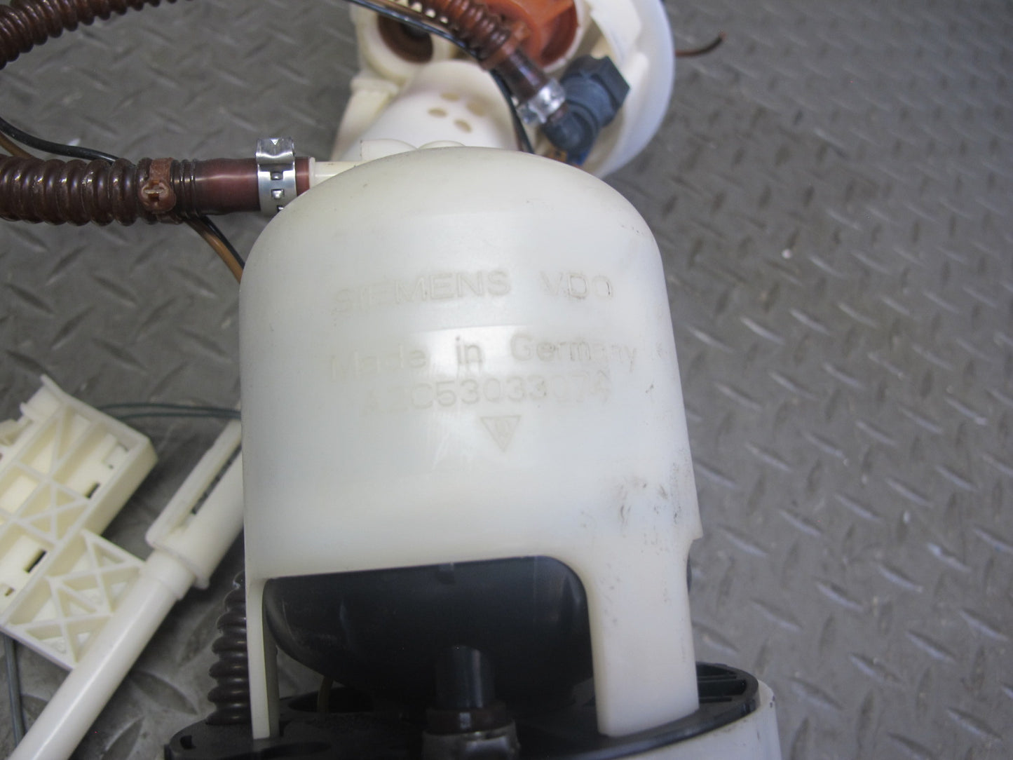 2005-2008 Porsche 911 997 Fuel Pump Level Sensor Sending Unit Assembly