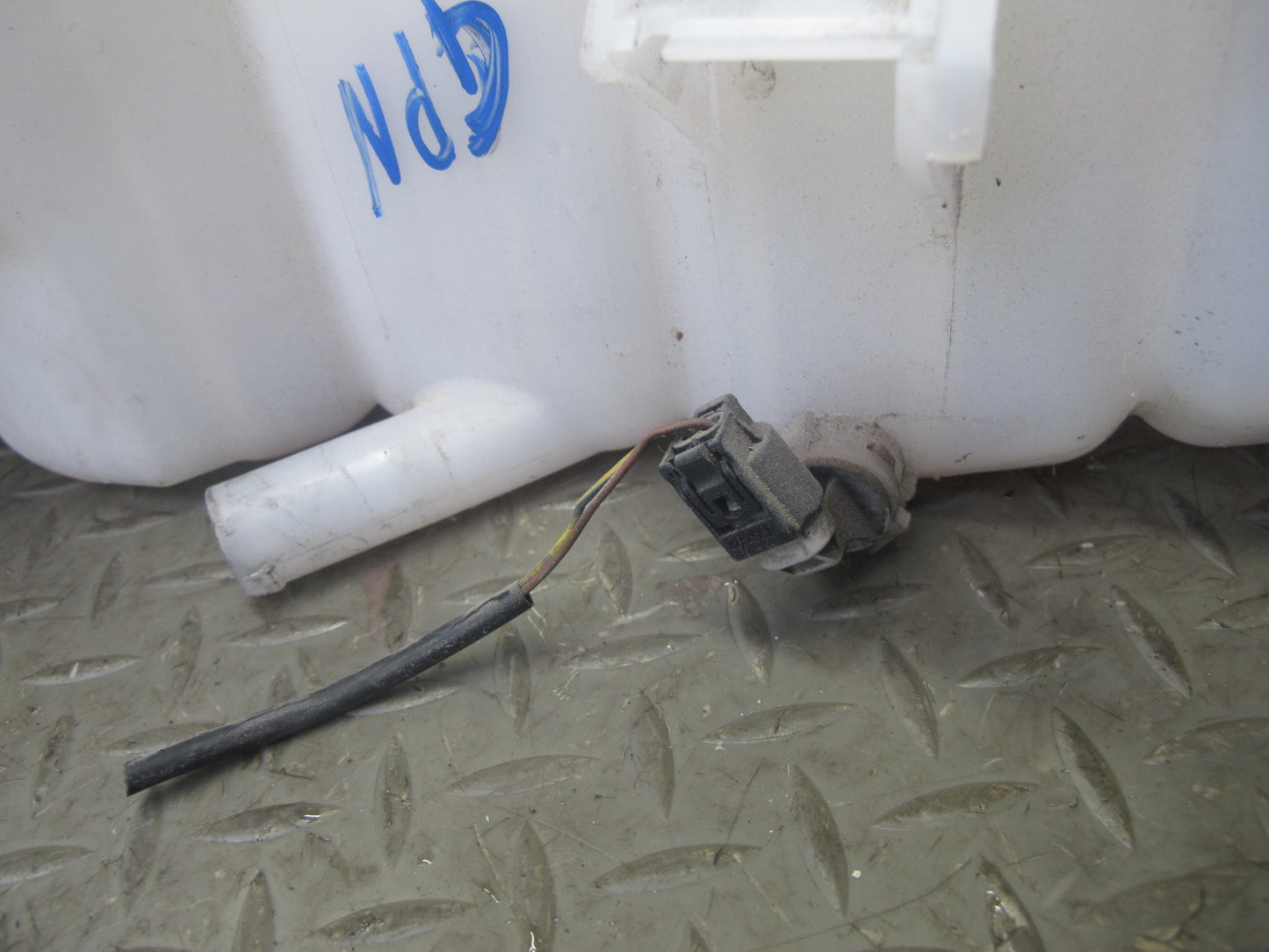 2005-2008 Porsche 911 997 Engine Coolant Expansion Overflow Reservoir Tank