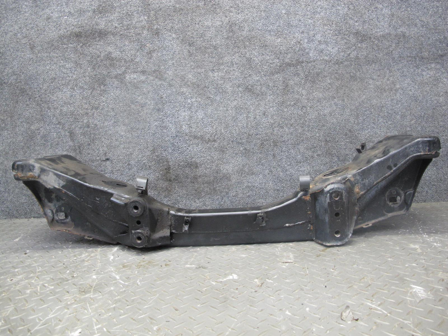 98-05 Lexus JZS160L GS400 GS430 GS300 Front Suspension Crossmember Carrier OEM