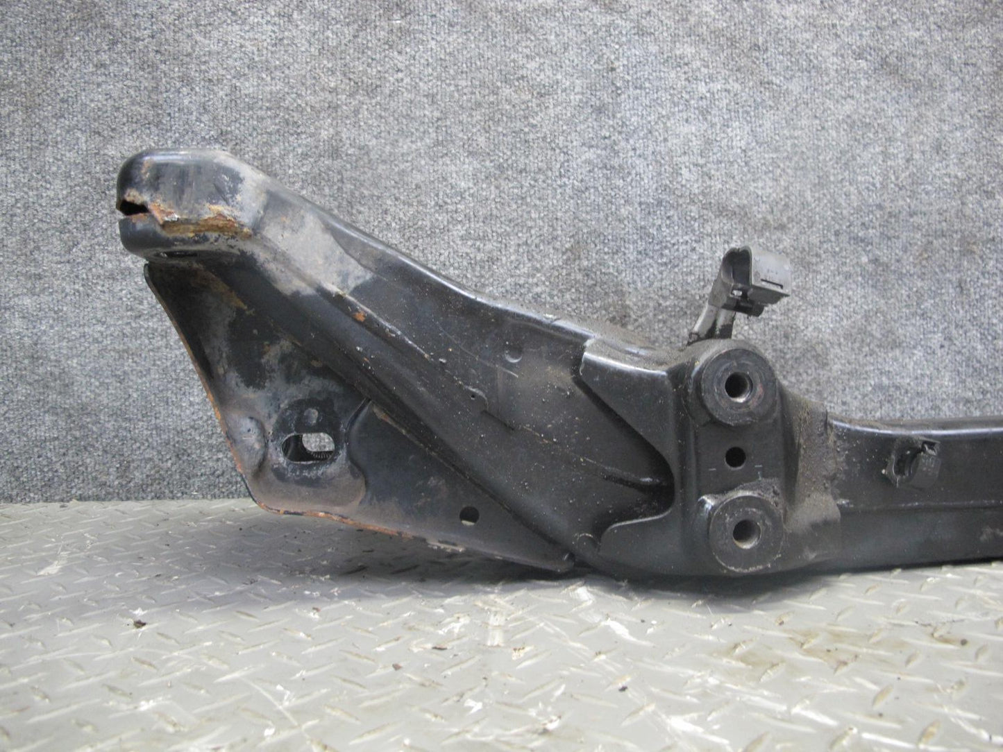 98-05 Lexus JZS160L GS400 GS430 GS300 Front Suspension Crossmember Carrier OEM