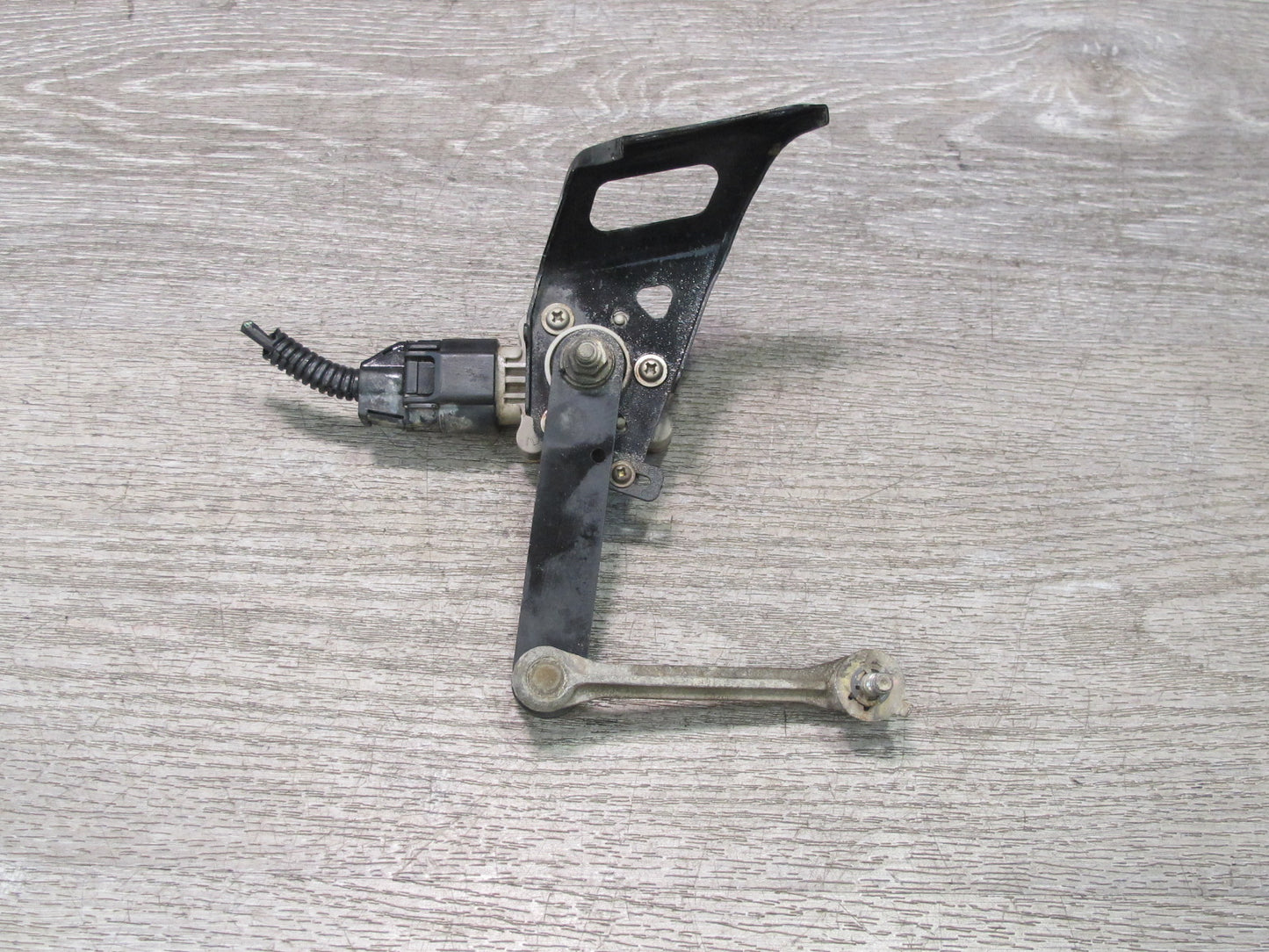 01-06 Lexus UCF30L LS430 Rear Left Suspension Height Level Sensor OEM
