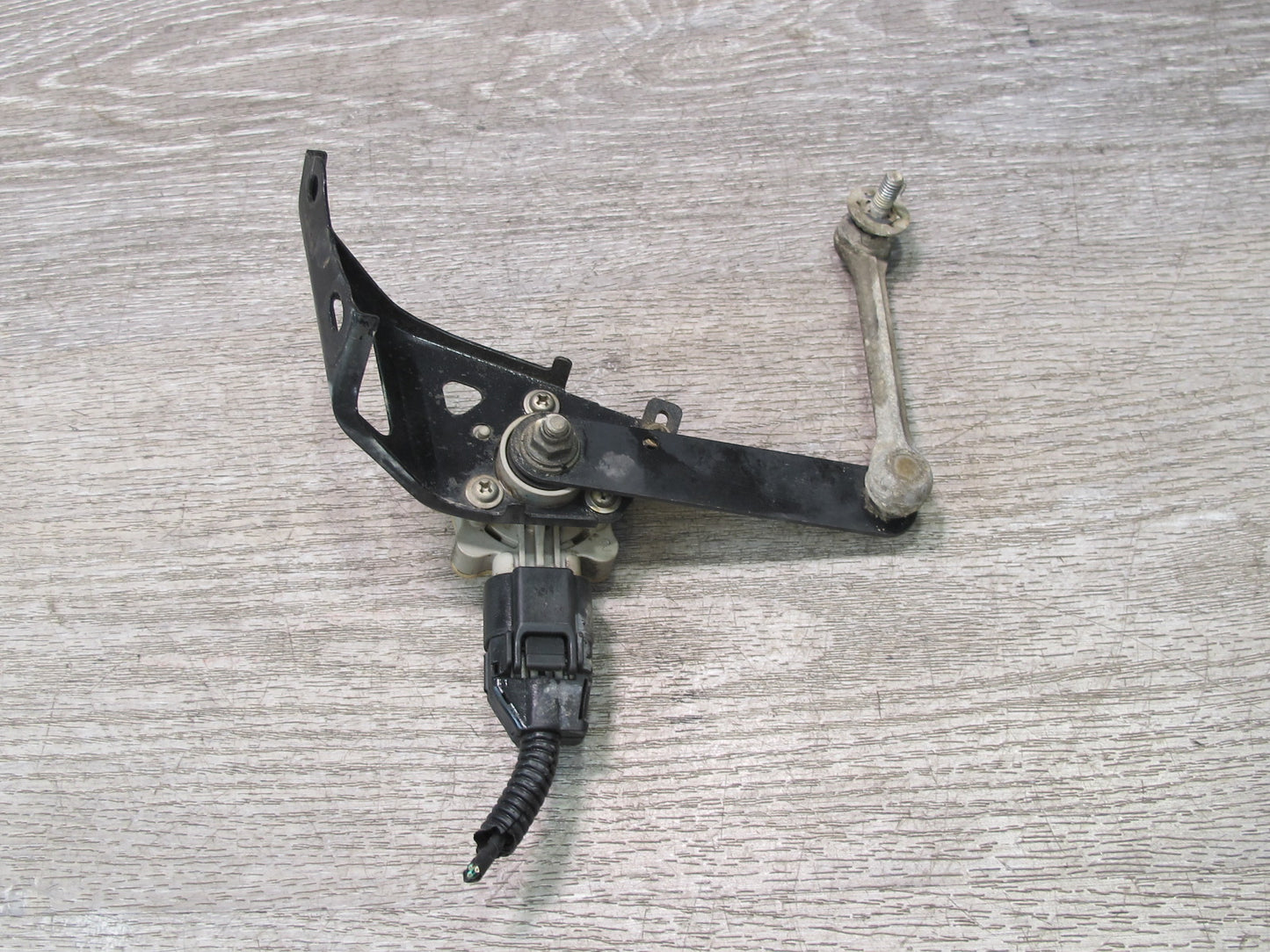 01-06 Lexus UCF30L LS430 Rear Left Suspension Height Level Sensor OEM