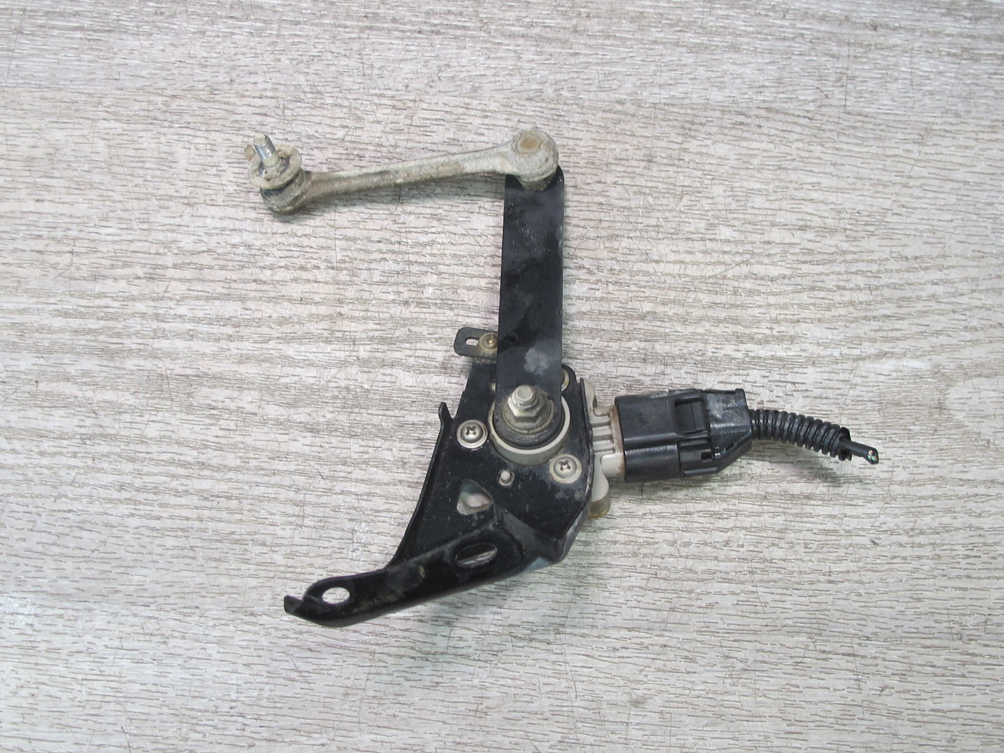 01-06 Lexus UCF30L LS430 Rear Left Suspension Height Level Sensor OEM