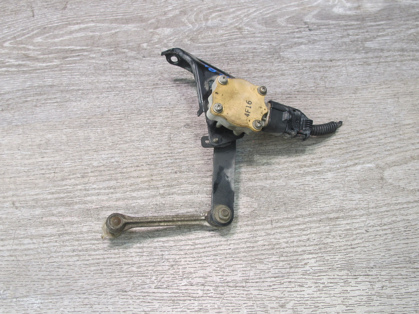 01-06 Lexus UCF30L LS430 Rear Left Suspension Height Level Sensor OEM