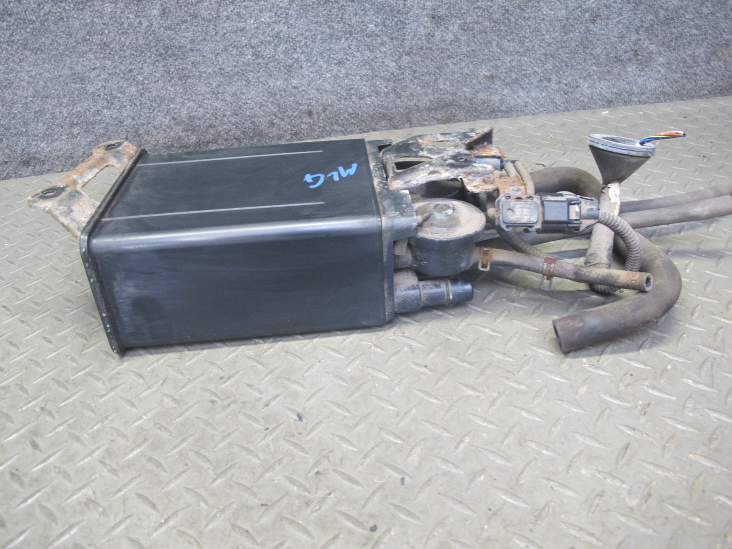 99-00 Lexus GS400 GS300 Fuel Evap Vapor Charcoal Canister w Pressure Sensor OEM