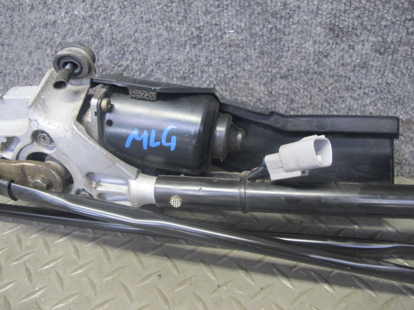 98-05 Lexus GS400 GS430 GS300 Windshield Wiper Transmission Linkage w Motor OEM