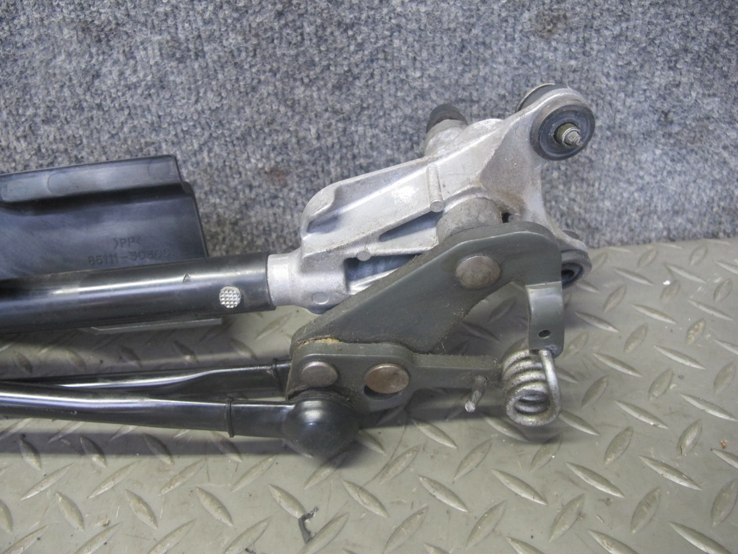 98-05 Lexus GS400 GS430 GS300 Windshield Wiper Transmission Linkage w Motor OEM