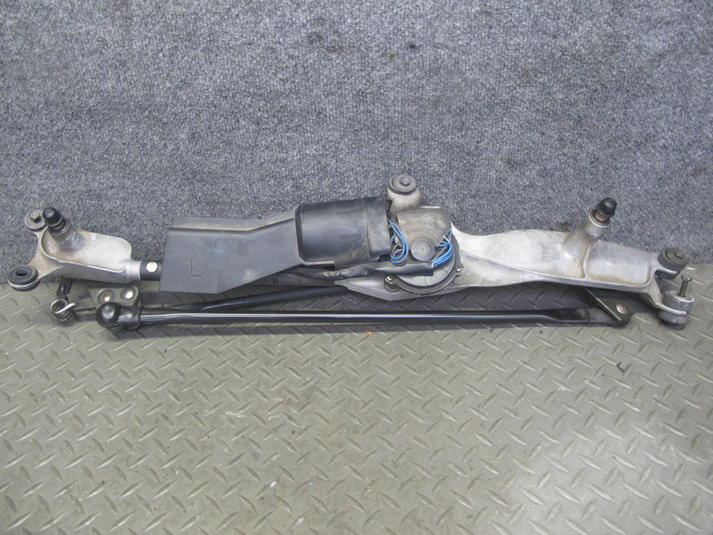 98-05 Lexus GS400 GS430 GS300 Windshield Wiper Transmission Linkage w Motor OEM