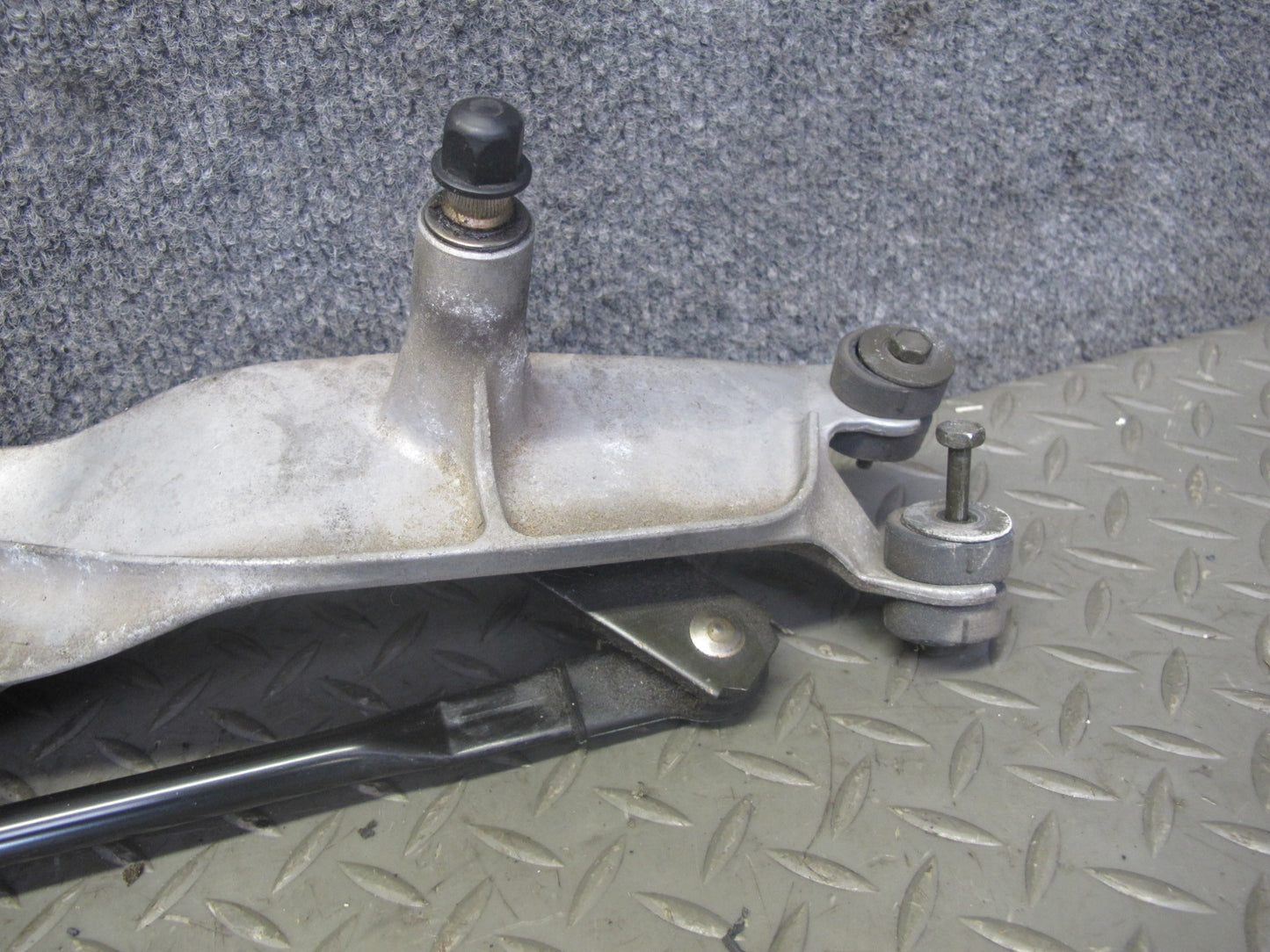 98-05 Lexus GS400 GS430 GS300 Windshield Wiper Transmission Linkage w Motor OEM