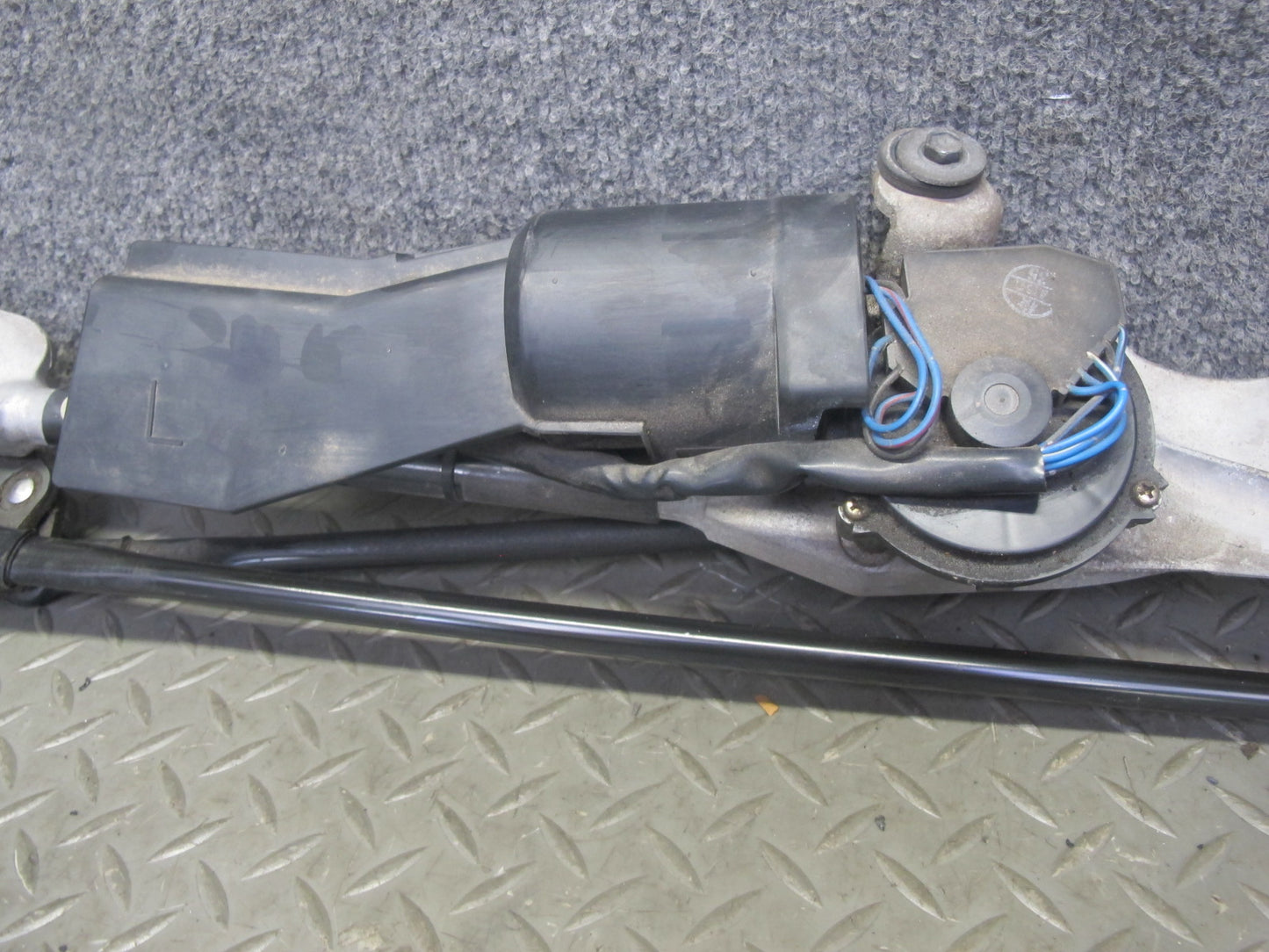 98-05 Lexus GS400 GS430 GS300 Windshield Wiper Transmission Linkage w Motor OEM