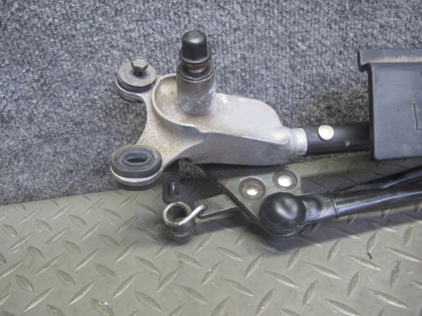 98-05 Lexus GS400 GS430 GS300 Windshield Wiper Transmission Linkage w Motor OEM