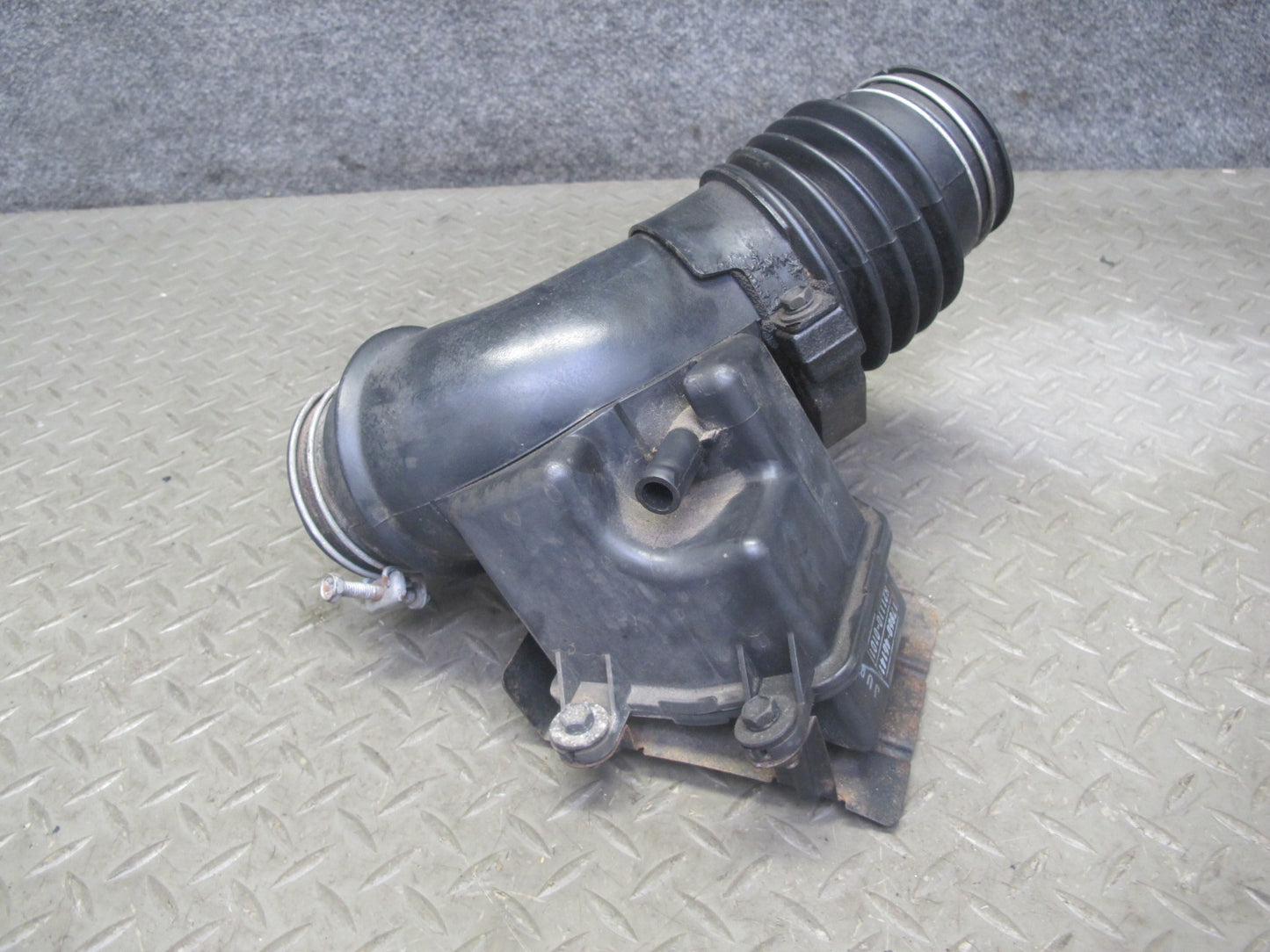 98-00 Lexus JZS160L GS300 3.0L 2JZGE Air Intake Resonator Tube 17860-46141 OEM