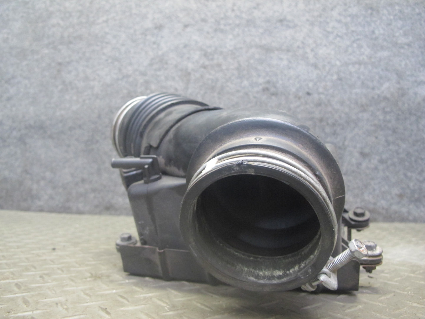 98-00 Lexus JZS160L GS300 3.0L 2JZGE Air Intake Resonator Tube 17860-46141 OEM