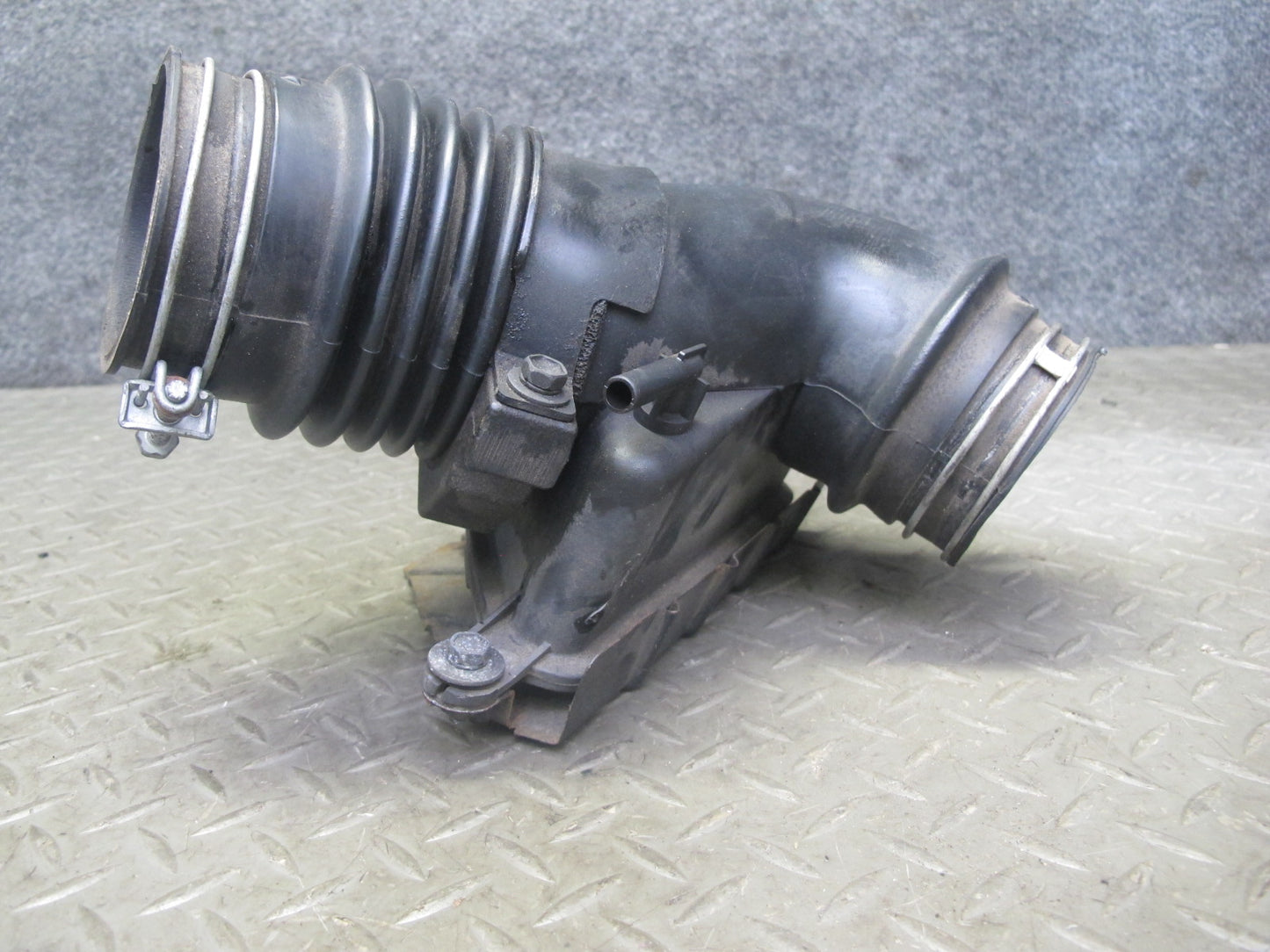 98-00 Lexus JZS160L GS300 3.0L 2JZGE Air Intake Resonator Tube 17860-46141 OEM